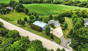 5709 Oak Crest Hill Rd SE, Riverside, IA 52327
