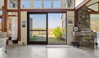19 Locust Ln, Aquinnah, MA 02535