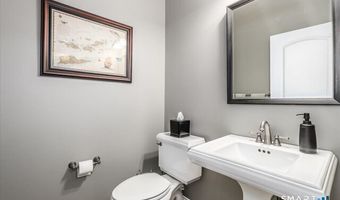 18 Lawrence Ave 18, Danbury, CT 06810