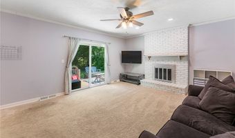 300 Chatham Dr, Aurora, OH 44202