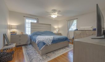 460 NE Oak Hill St, Abingdon, VA 24210