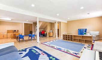 7600 CHARLESTON Dr, Bethesda, MD 20817