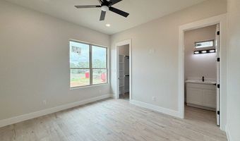 117 Pioneer Trl, Adkins, TX 78101