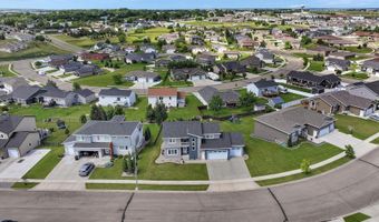 3906 Lone Peak Dr, Bismarck, ND 58503