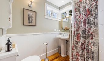 41 Walcott Ave, Jamestown, RI 02835