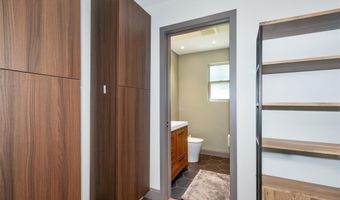 65 Oak Ridge Ln, Albertson, NY 11507