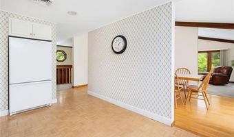 59 Lakewood Dr, Narragansett, RI 02882
