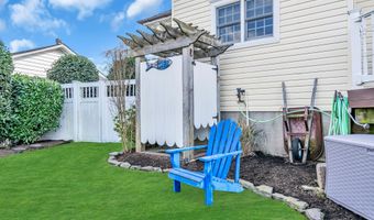 221 Magnolia Dr, Bayville, NJ 08721