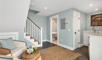 30 Walcott Ave, Jamestown, RI 02835