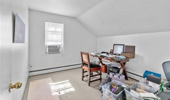 28 Young St, Newport, RI 02840