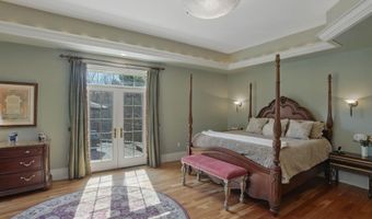 7 Champagne Ter, Bedford, NH 03110
