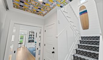 8 Gaylea Dr, Branford, CT 06405