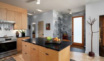 26 Winnfred St, Asheville, NC 28806