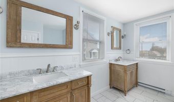 23 Vernon Ave 1, Newport, RI 02840
