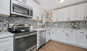 7 Silversmith Dr, Danbury, CT 06811