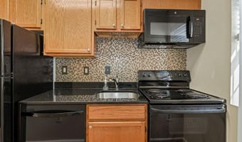 1817 N QUEENS Ln 2-161, Arlington, VA 22201