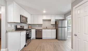 90 Huron St, Warwick, RI 02889