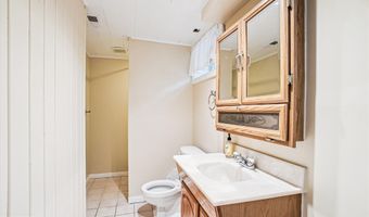 7116 WAYNE Dr, Annandale, VA 22003