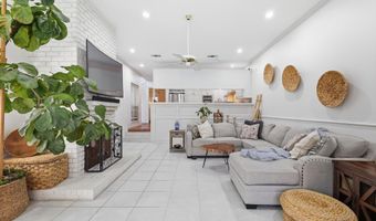 14917 Oaks N Dr, Addison, TX 75254