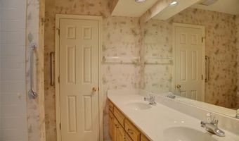 5708 Parkhill Pl, Bartlesville, OK 74006