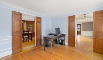 2 Carvin Ct, Warwick, RI 02886