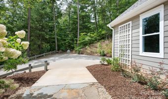 209 Patriots Dr, Asheville, NC 28805