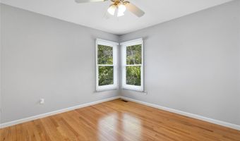 821 Heatherhaven Dr, Ballwin, MO 63011