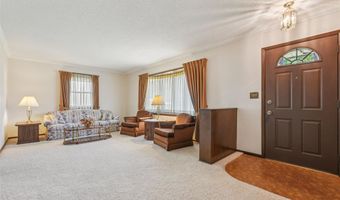 2817 Richmond Ave, Des Moines, IA 50317