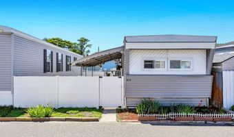 600 Broadway D14, Amityville, NY 11701