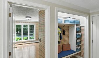 35 Shaw Dr, Bedford, NH 03110
