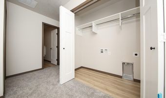 2425 E Caolinn Pl, Brandon, SD 57005