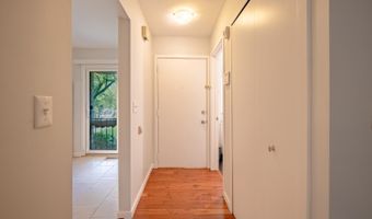 672 Greenhills Dr, Ann Arbor, MI 48105