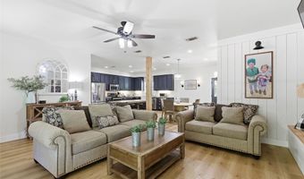 2055 County Road 1370, Alvord, TX 76225