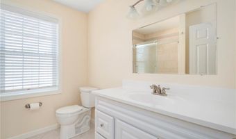 18 Cross St, East Providence, RI 02914