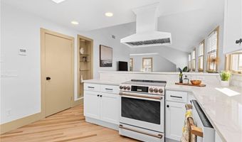 18 Barney St 3, Newport, RI 02840