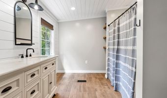 203 Edgewood St, Ballard, WV 24918