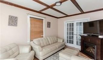 825 Douglas Ave, Providence, RI 02908