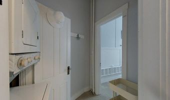 2 Summer St B, Newport, RI 02840