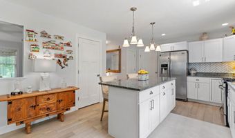 49 Hadlock Rd, Falmouth, ME 04105