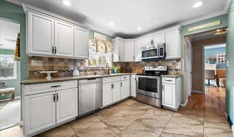 153 S Bayview Ave, Amityville, NY 11701