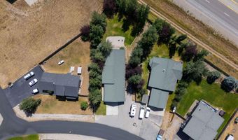 404 SNAKE RIVER Dr, Alpine, WY 83128