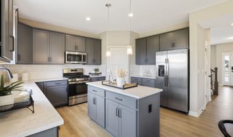 1011 Heimat Haus Dr, Grove City, OH 43123