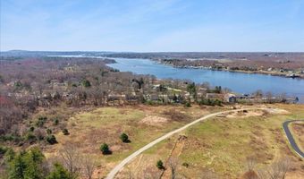 8 Ferry Ln, Berkley, MA 02779