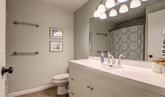 1002 S COVENANT Ln, Appleton, WI 54915