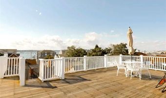 4 Goodwin St 1, Newport, RI 02840