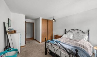 4 Pine Tree Dr 212, Arden Hills, MN 55112