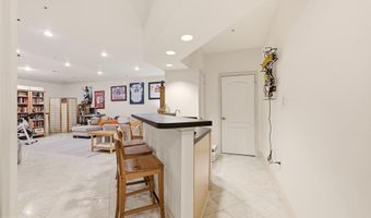 5803 MADAKET Rd, Bethesda, MD 20816