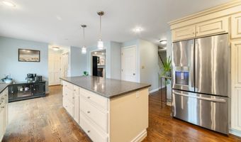 27 S Pond Cir, Cheshire, CT 06410