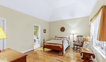 13 Laurel Hill Ct 13, Bourne, MA 02532