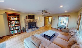 925 7TH St, Brookings, OR 97415